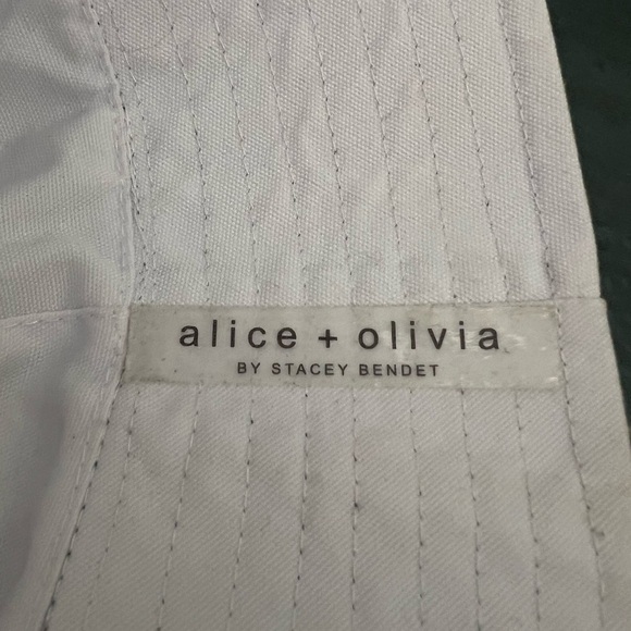 Alice + Olivia daisy bucket hat reversible 
One size - Picture 4 of 6